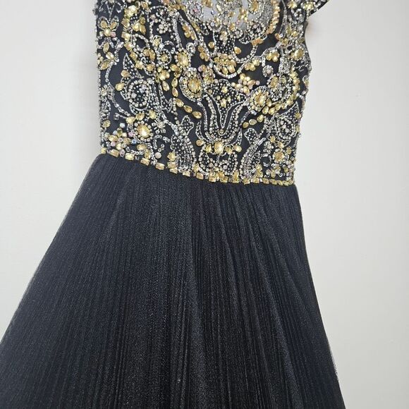 Elegant Black and Gold Evening Gown By Sherri Hill Size 4 - Picture 3 of 6